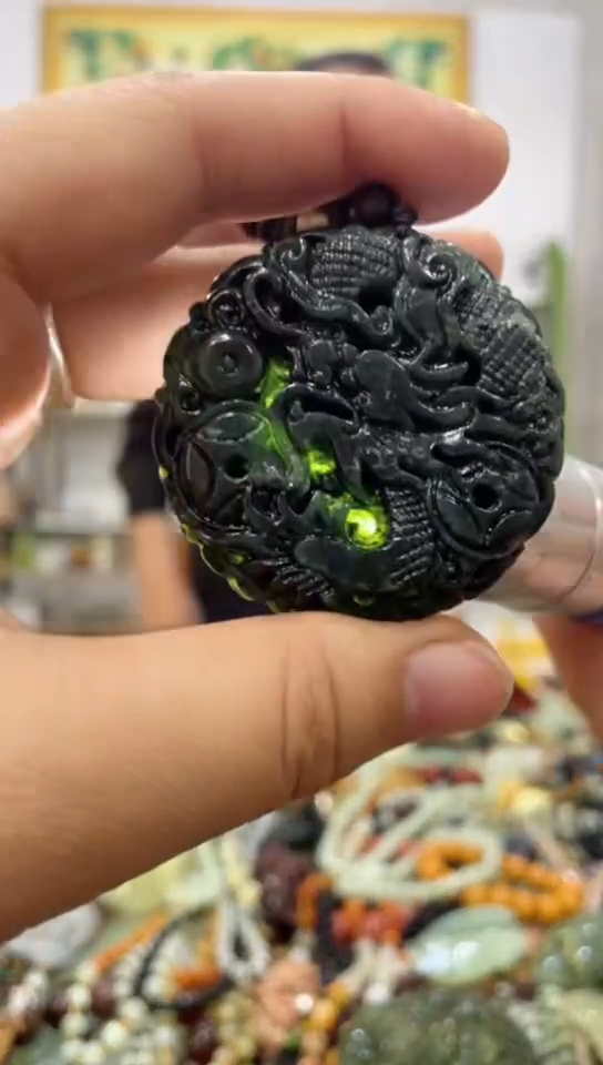 未镶嵌岫玉吊坠    