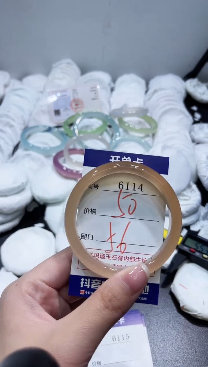 玛瑙/玉髓手镯未镶嵌6114