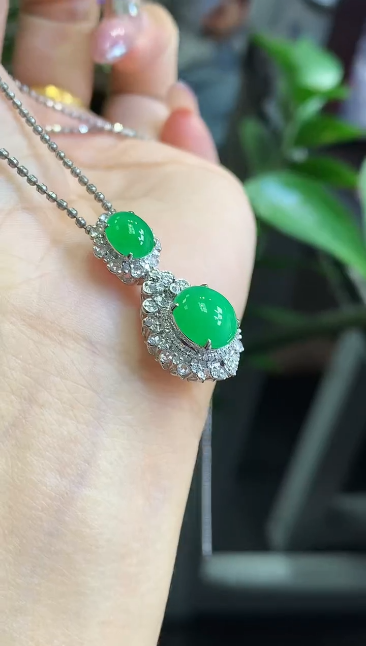 18K金镶嵌挂件翡翠双蛋面不含链