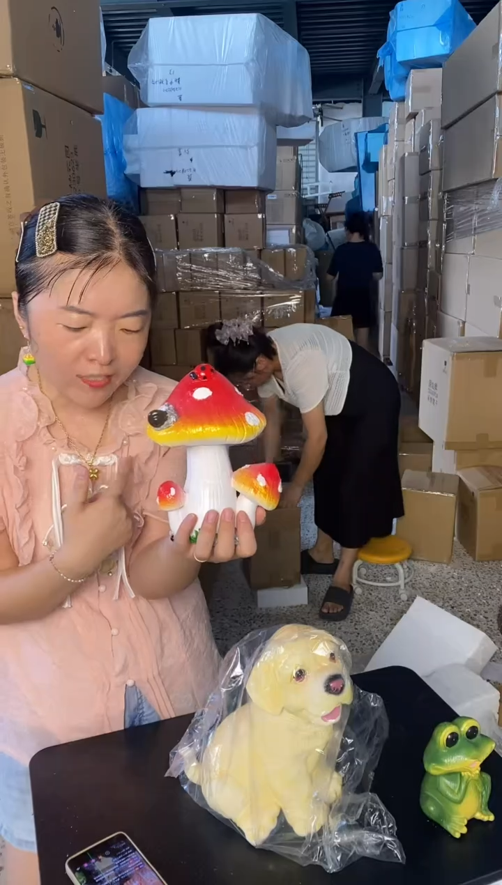 树脂小号蘑菇20cm高