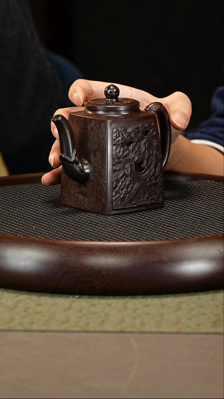 茶壶紫砂32 朱持平-可心枣泥-镂空长城雄韵300cc