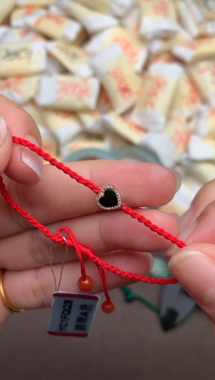 翡翠挂件18K金镶嵌— 