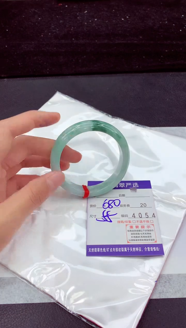 翡翠手镯未镶嵌1