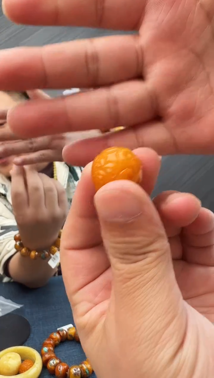 蜜蜡未镶嵌珠宝奇石假一罚十4，20多样性发其一