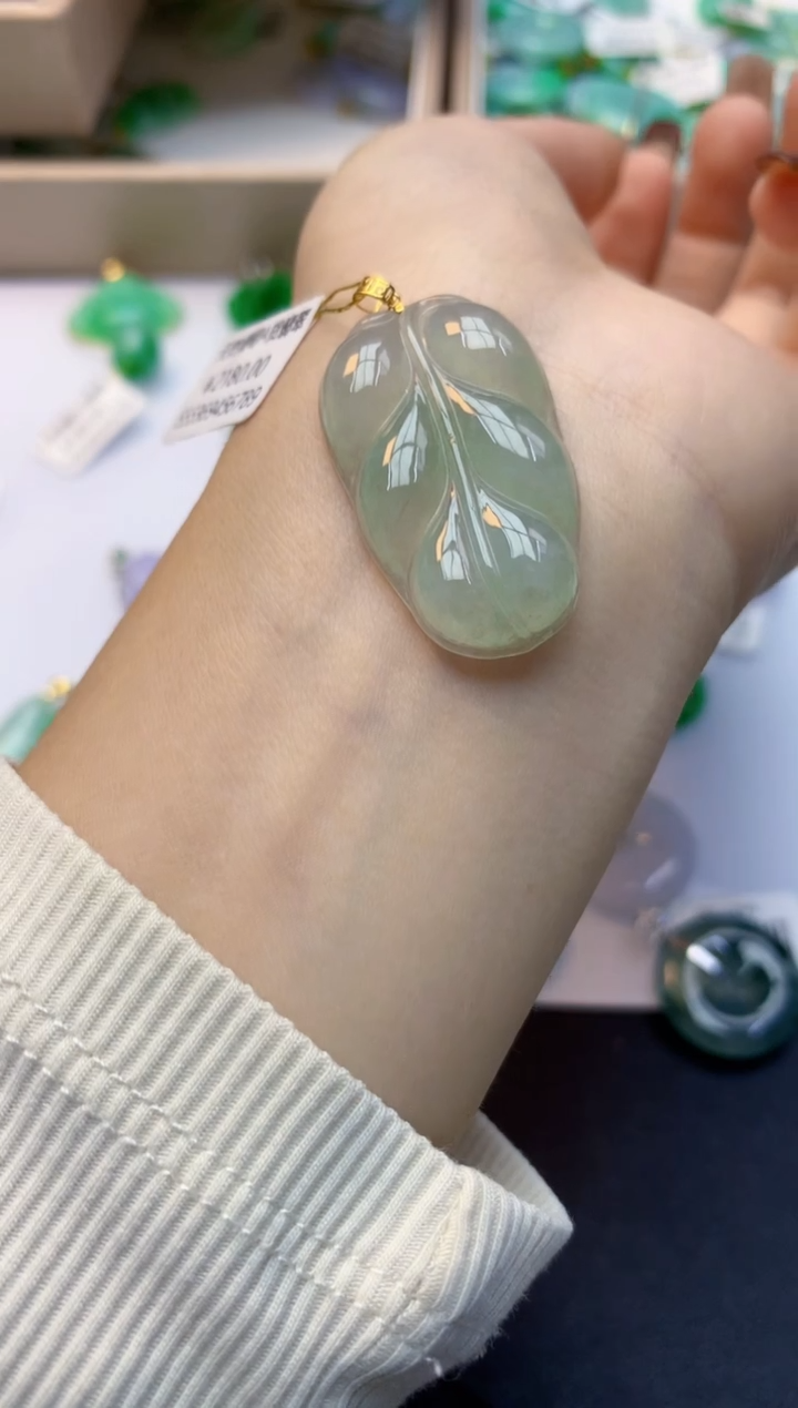 颈饰18K金镶嵌翡翠天然A货翡翠百元以上9元证书费自理