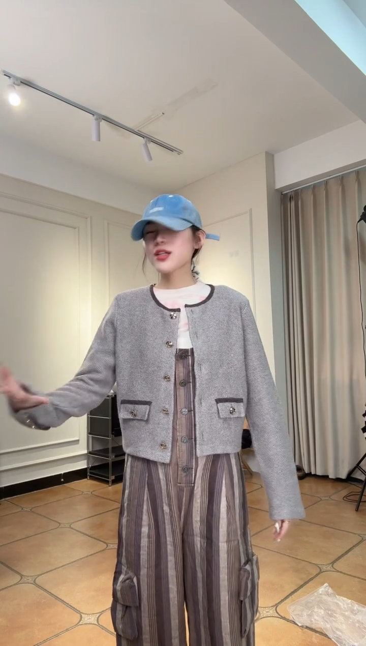 @****?设计师品牌灰色外套