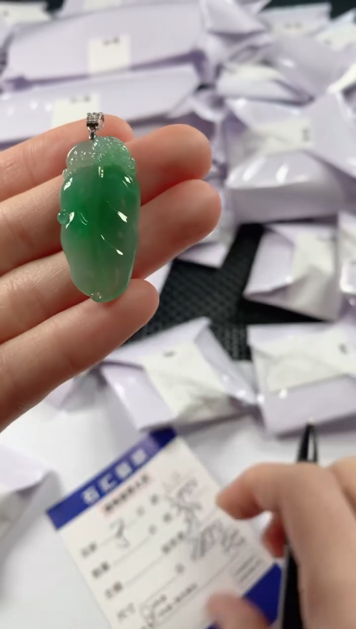 【闪购商品】翡翠颈饰18K金镶嵌1111111111