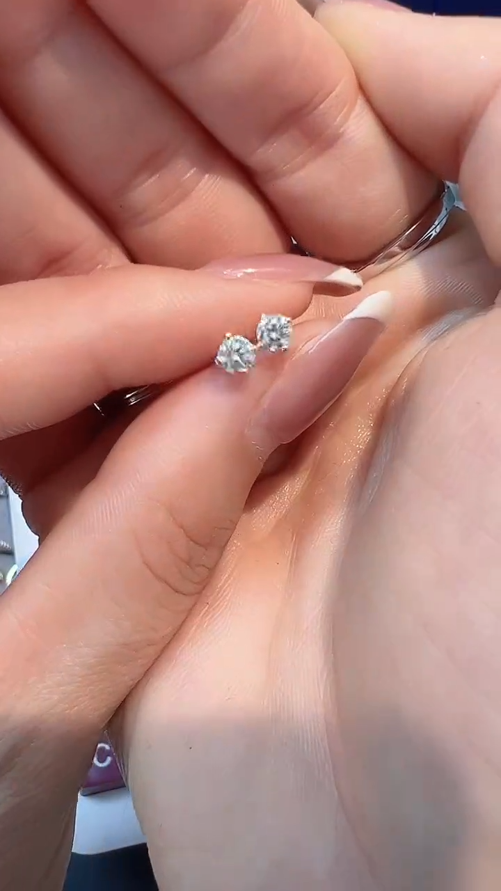 【闪购商品】耳钉18K金镶嵌钻石40分耳钉