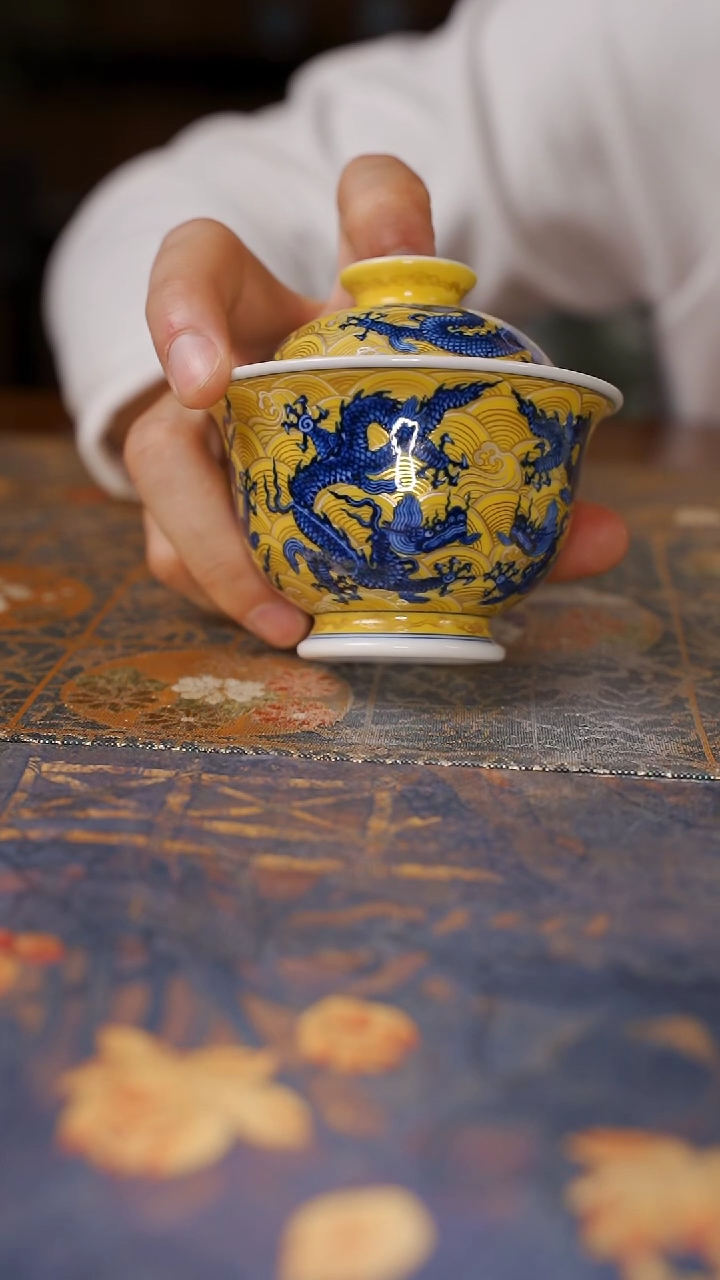 【闪购商品】杯水造青花黄釉十龙盖碗