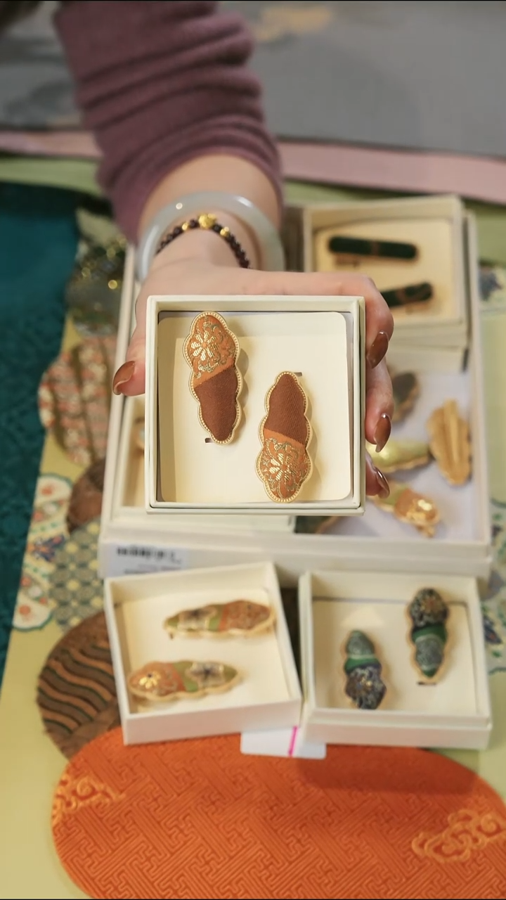 柿涉发夹············