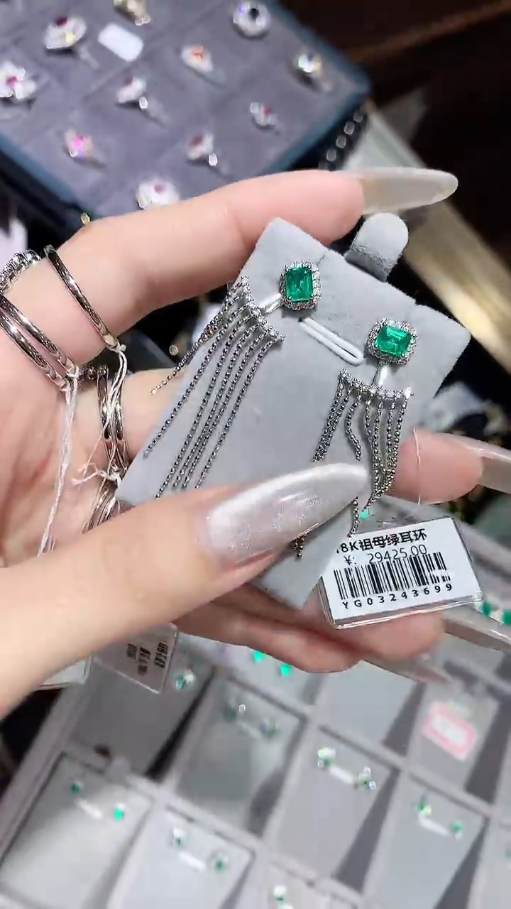 【闪购商品】祖母绿耳饰18K金镶嵌耳饰