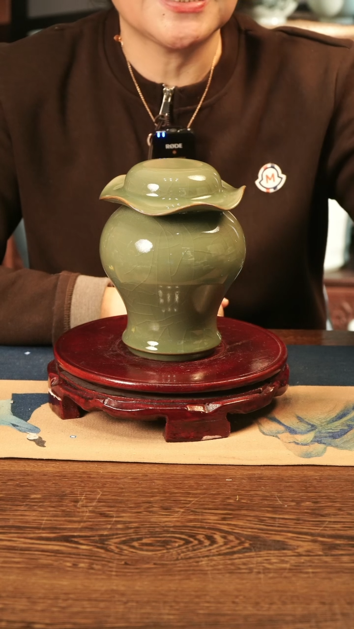 【闪购商品】纯手工 哥窑 豆青釉 荷叶盖罐