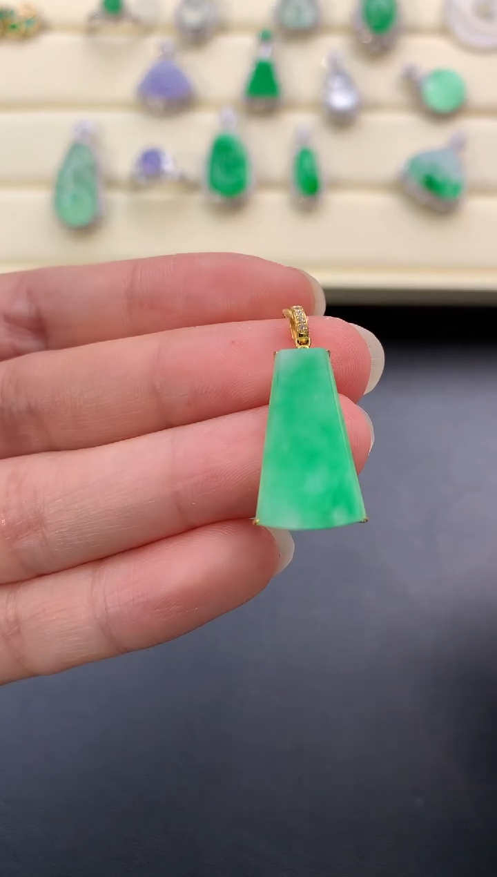 【闪购商品】翡翠颈饰18K金镶嵌D624