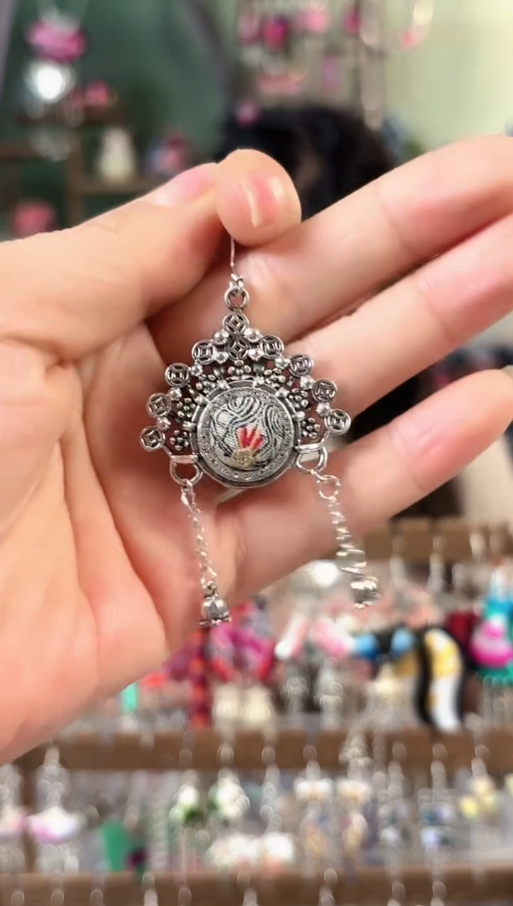 彩云南阁非遗老绣饰品505*