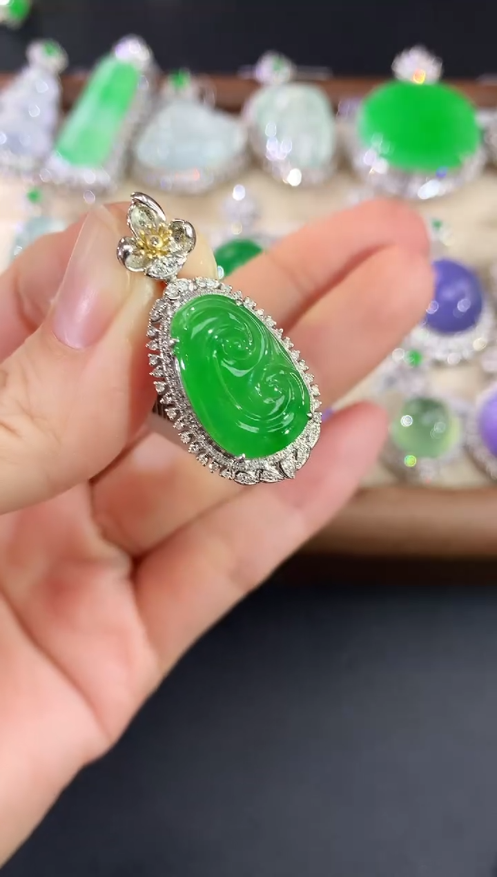 吊坠(不含链)18K金镶嵌翡翠146|8800