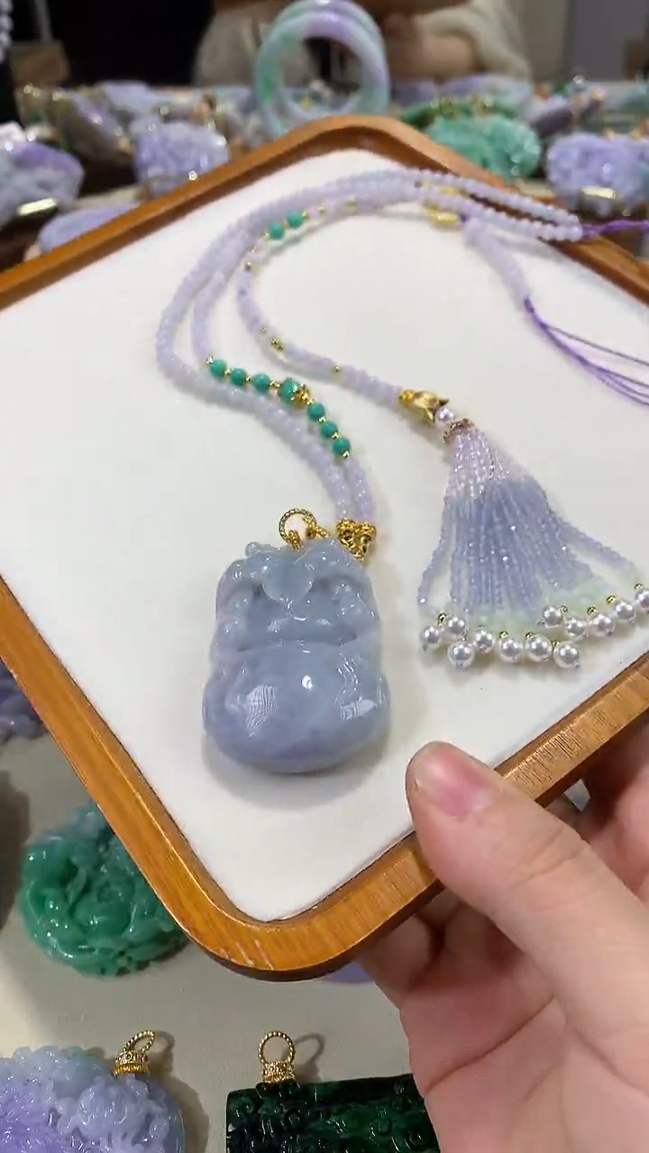 颈饰未镶嵌翡翠吊坠