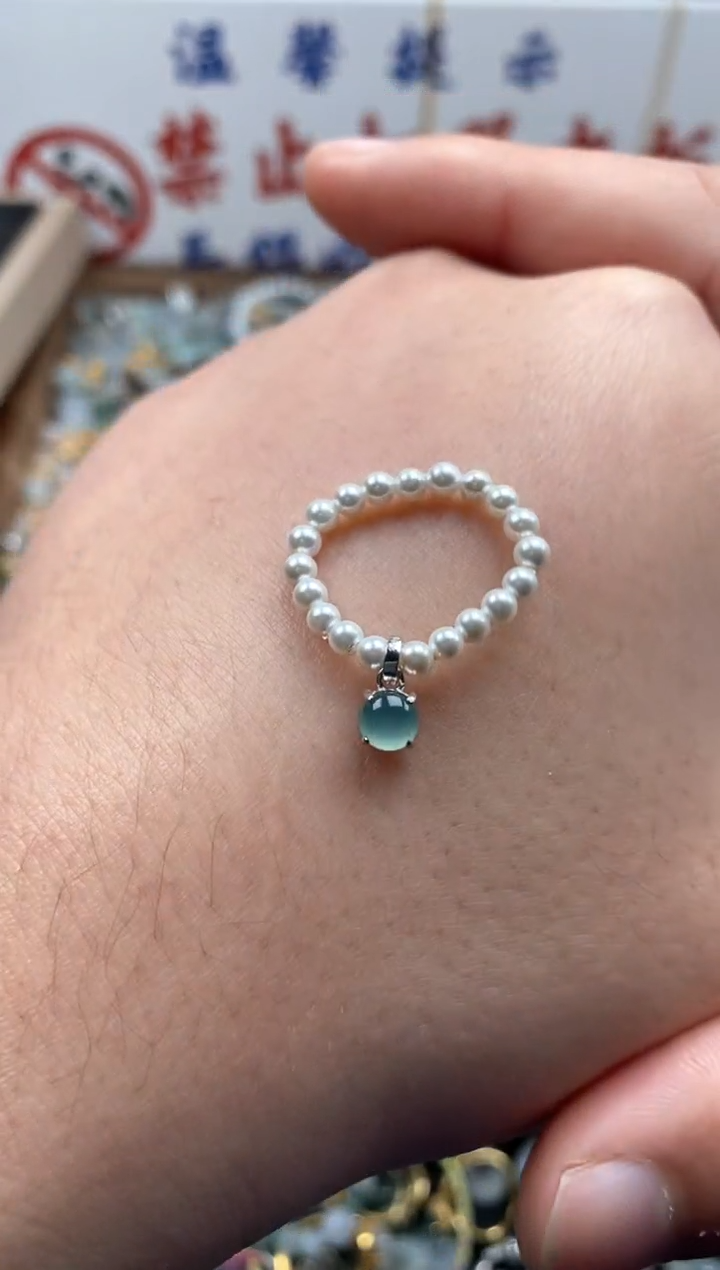 【闪购商品】翡翠颈饰未镶嵌哥哥