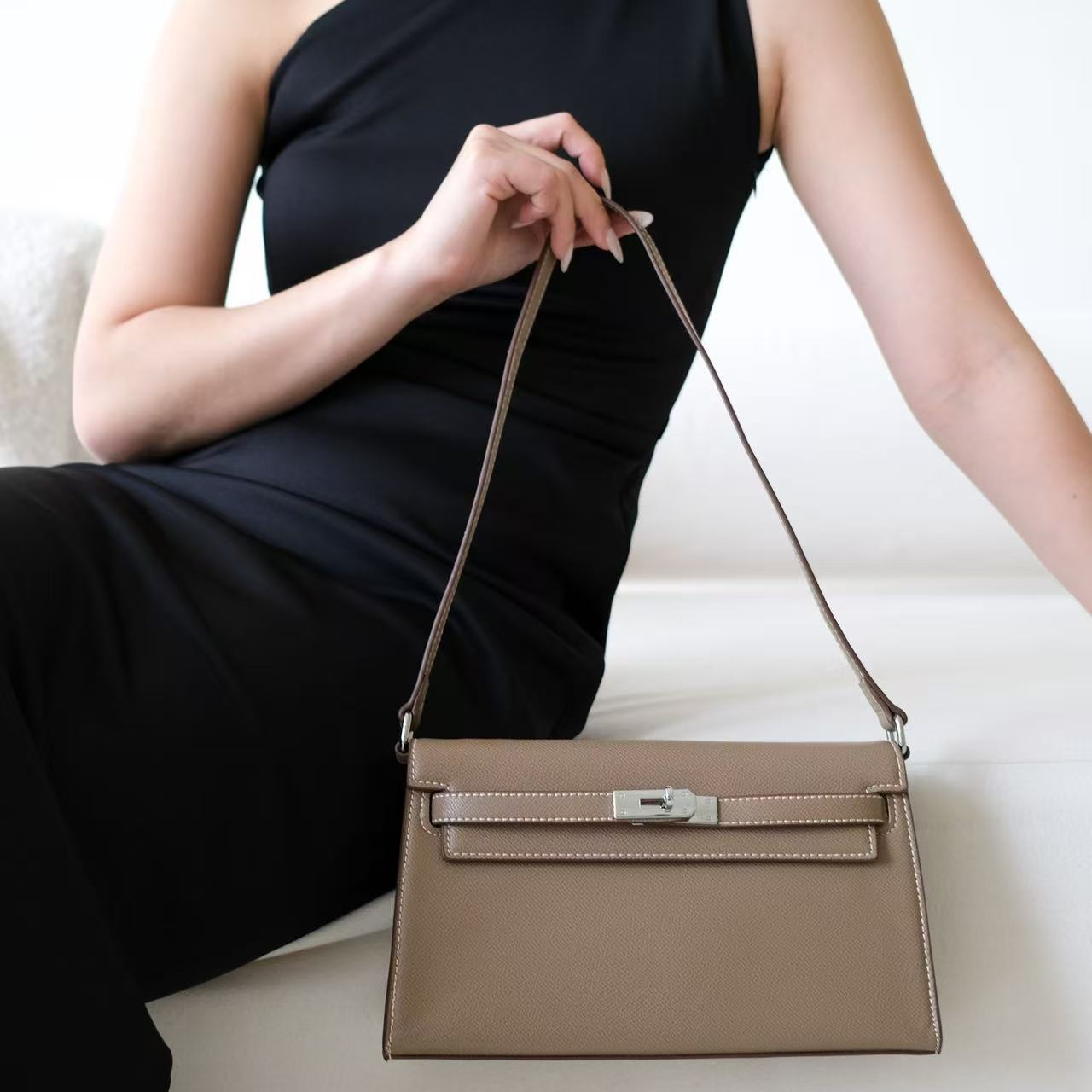 腋下包包女春夏2025新款通勤法棍包斜挎包高级质感复古单肩凯莉包