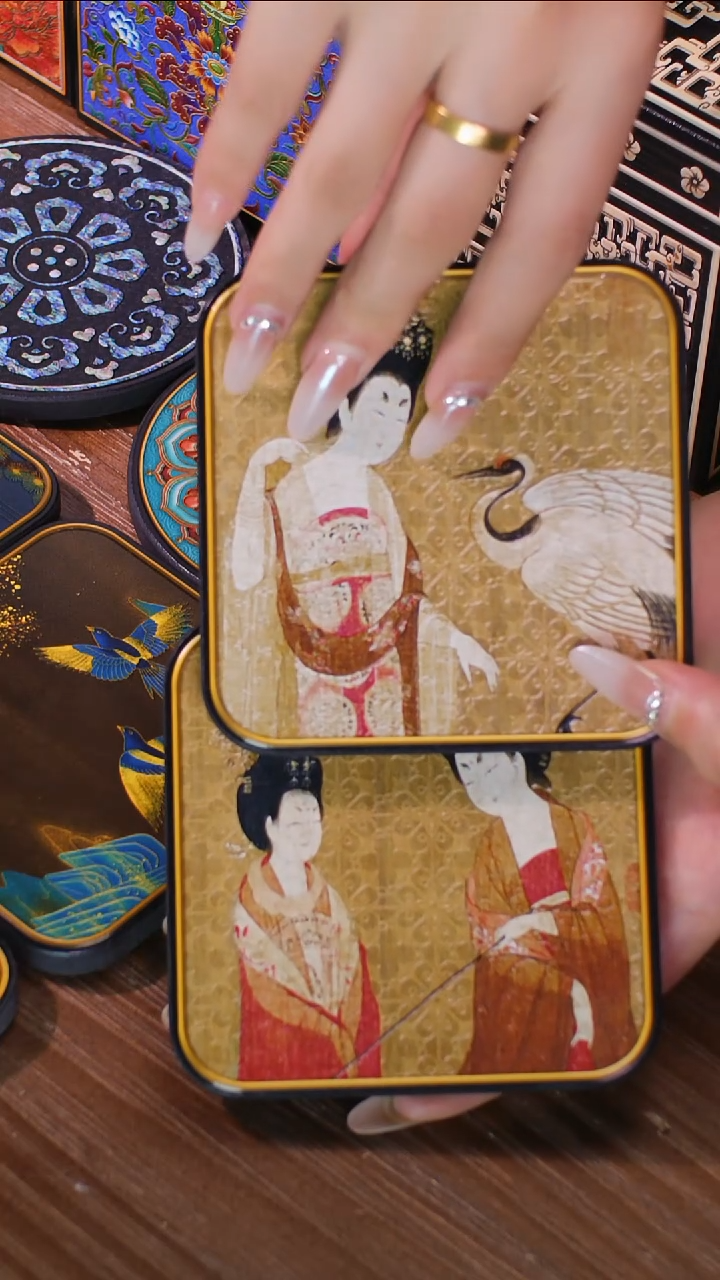月***瘦壹藏贰宝簪花仕女图杯垫两片