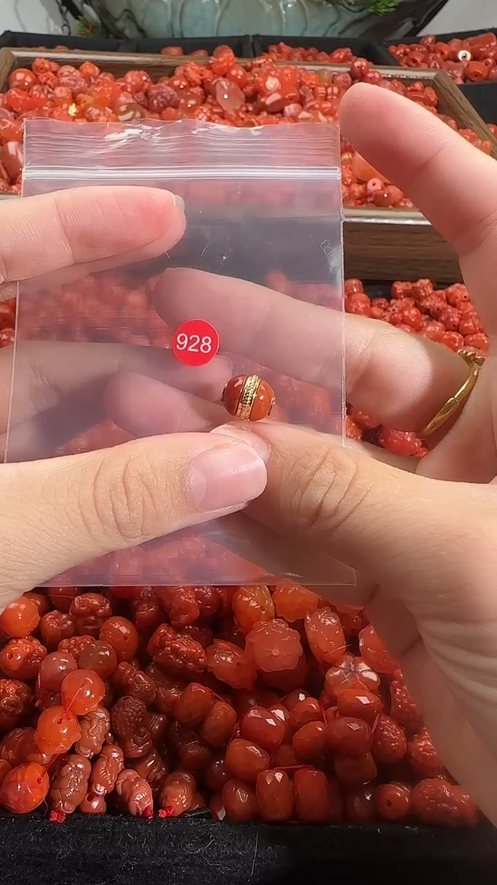 颈饰未镶嵌南红玛瑙1