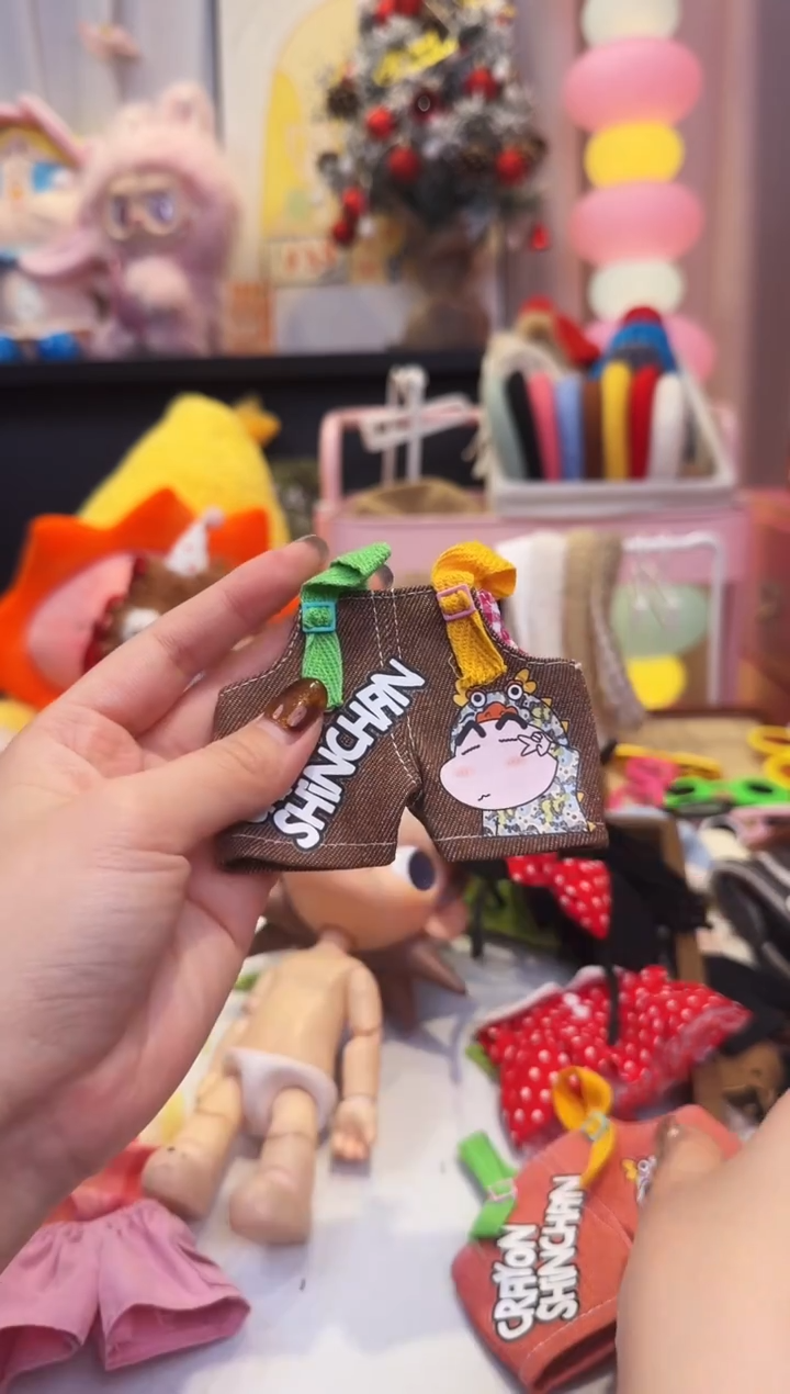 咖色小新背带裤嘎子姐衣服