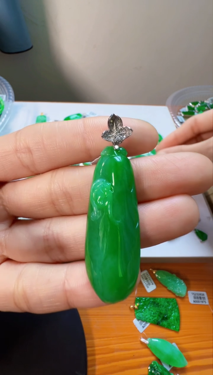 【闪购商品】翡翠吊坠(不含链)18K金镶嵌19800