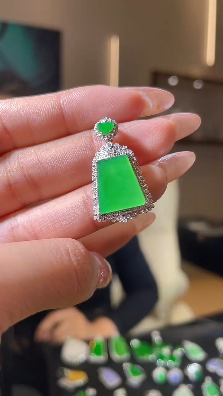 翡翠18K金镶嵌吊坠(不含链)天然翡翠A货