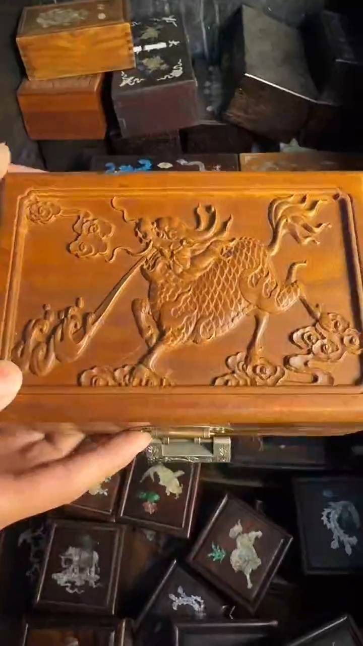 花梨木类箱 闪购商品链接64号【麒麟盒】【大红平安牌】