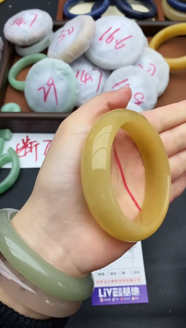 未镶嵌手镯石英质玉24+59.3