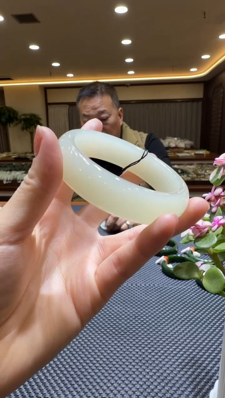 颈饰未镶嵌和田玉手镯62