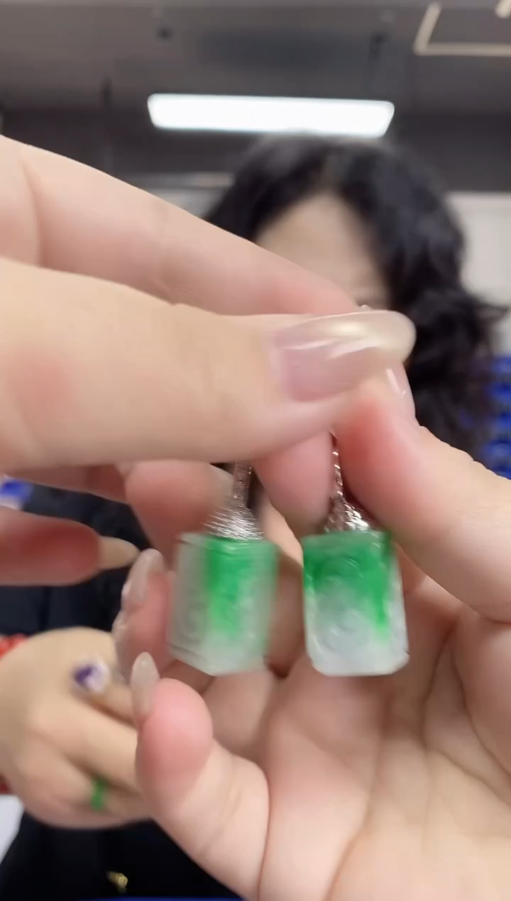 【闪购商品】翡翠未镶嵌吊坠(不含链)多样性发其一颜色微差