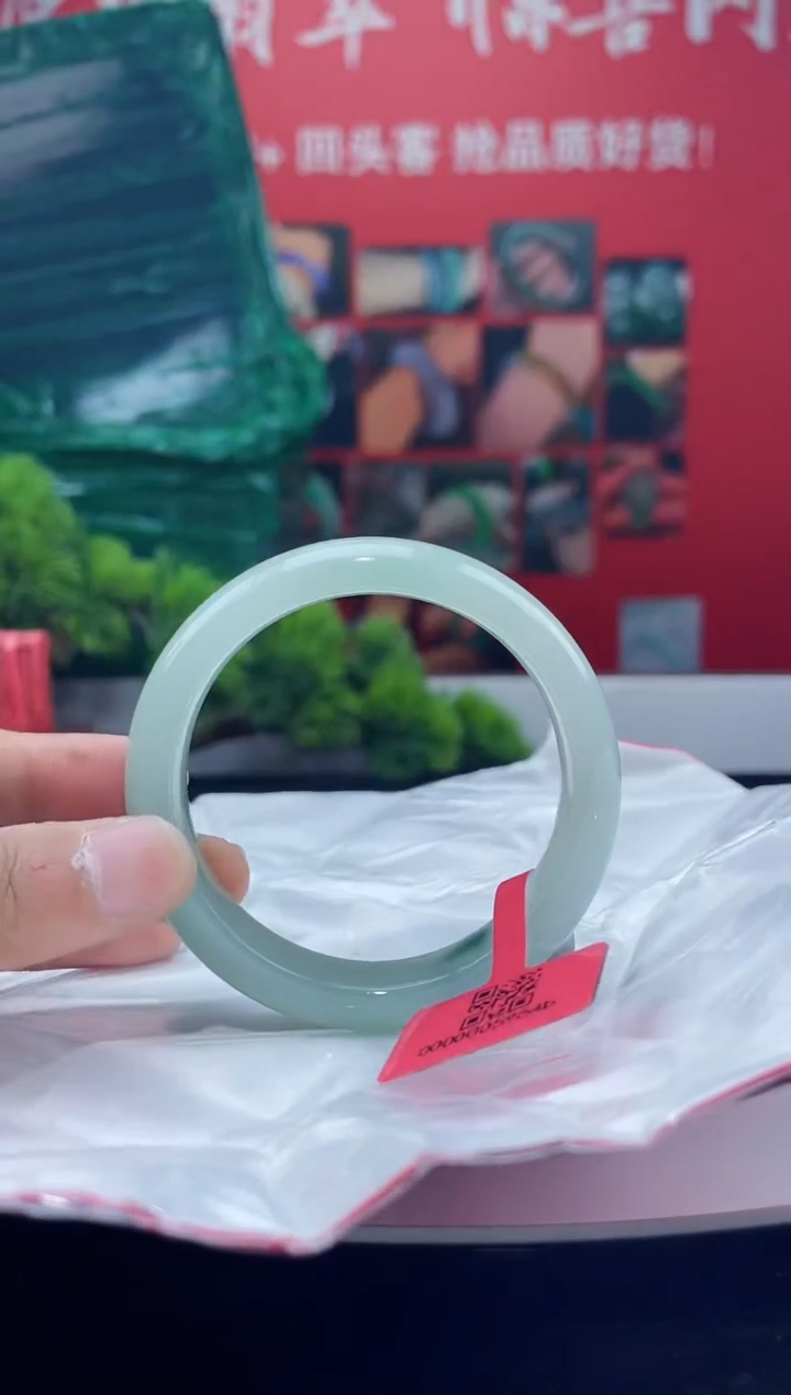 翡翠手镯未镶嵌手镯1