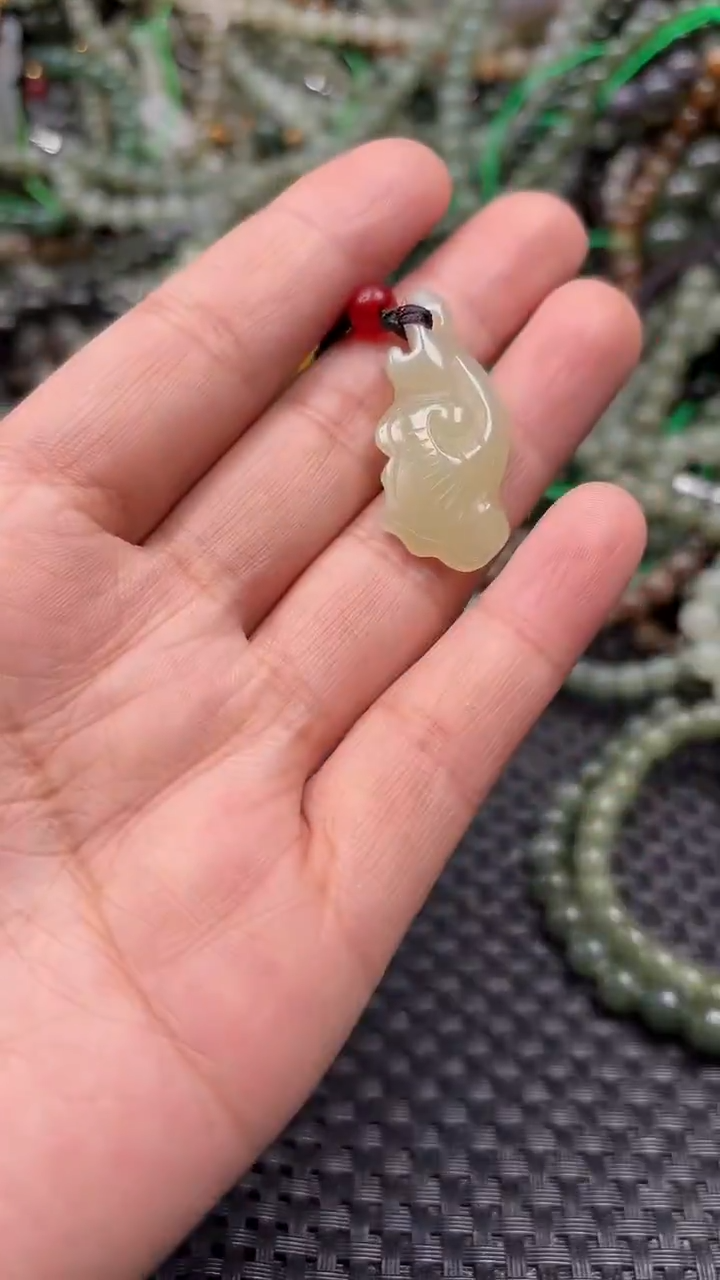 颈饰未镶嵌和田玉1