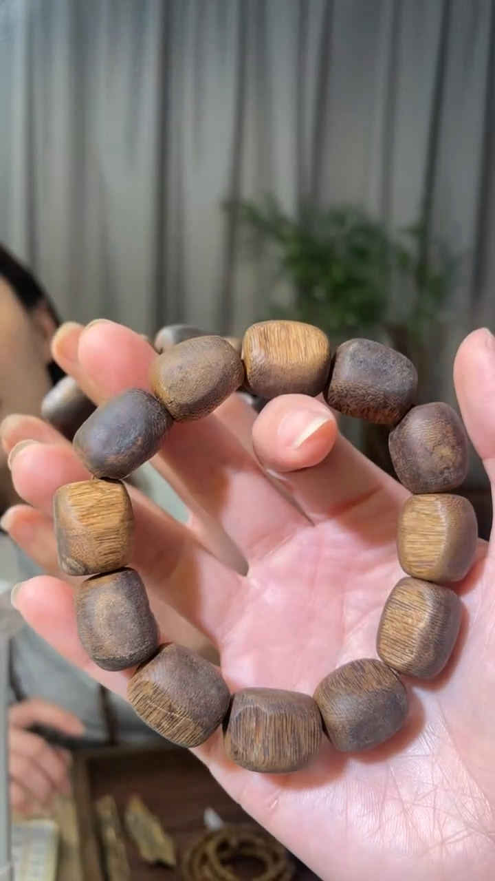 沉香手串天然沉香，大气留疤，假一赔四，多样性发其一