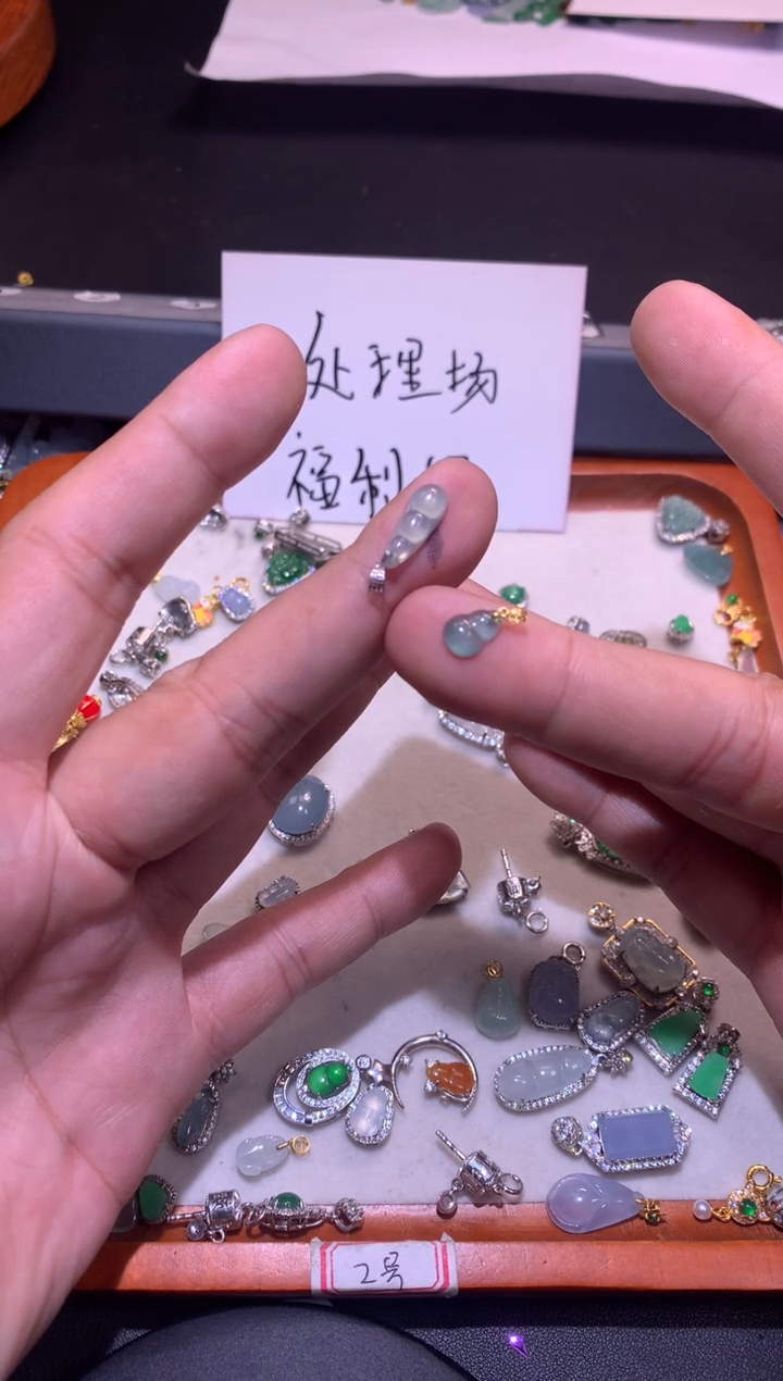 【闪购商品】翡翠吊坠(不含链)18K金镶嵌1