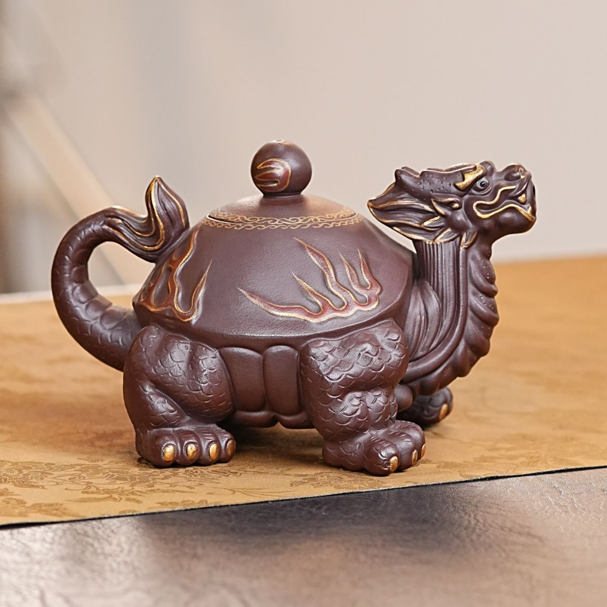 宜兴原矿紫砂火焰龙龟壶