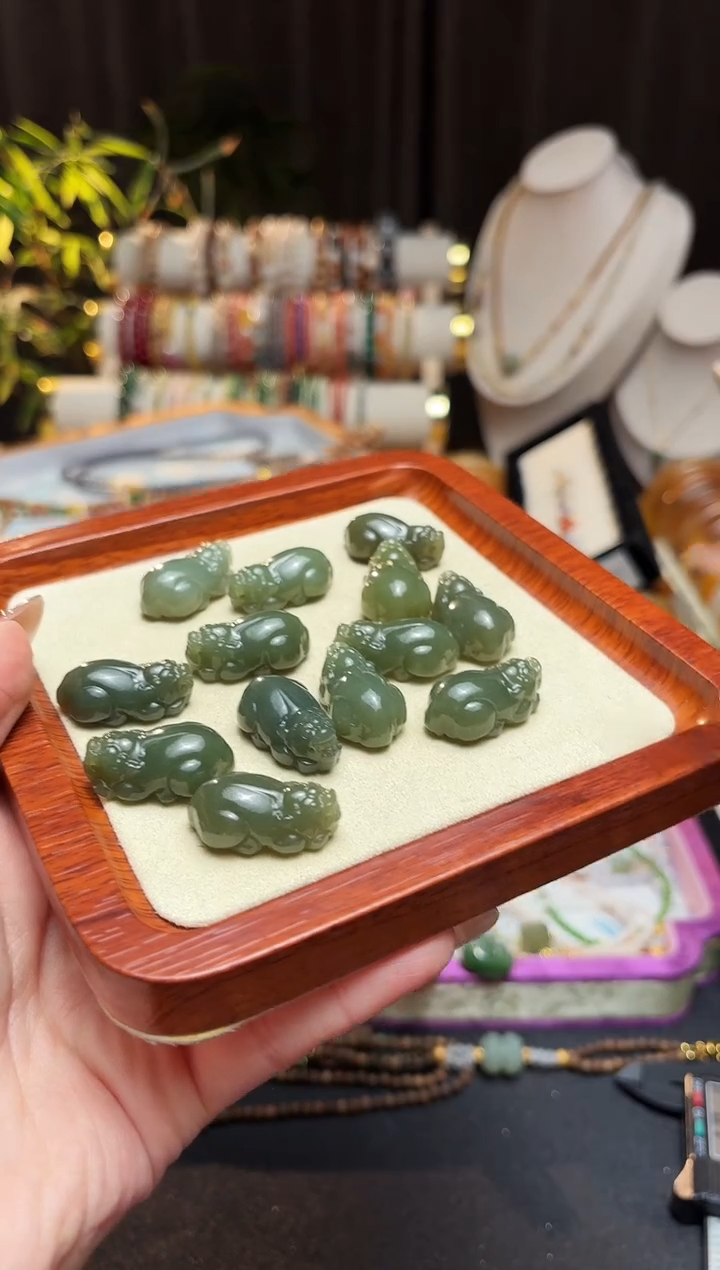 颈饰未镶嵌和田玉貔貅