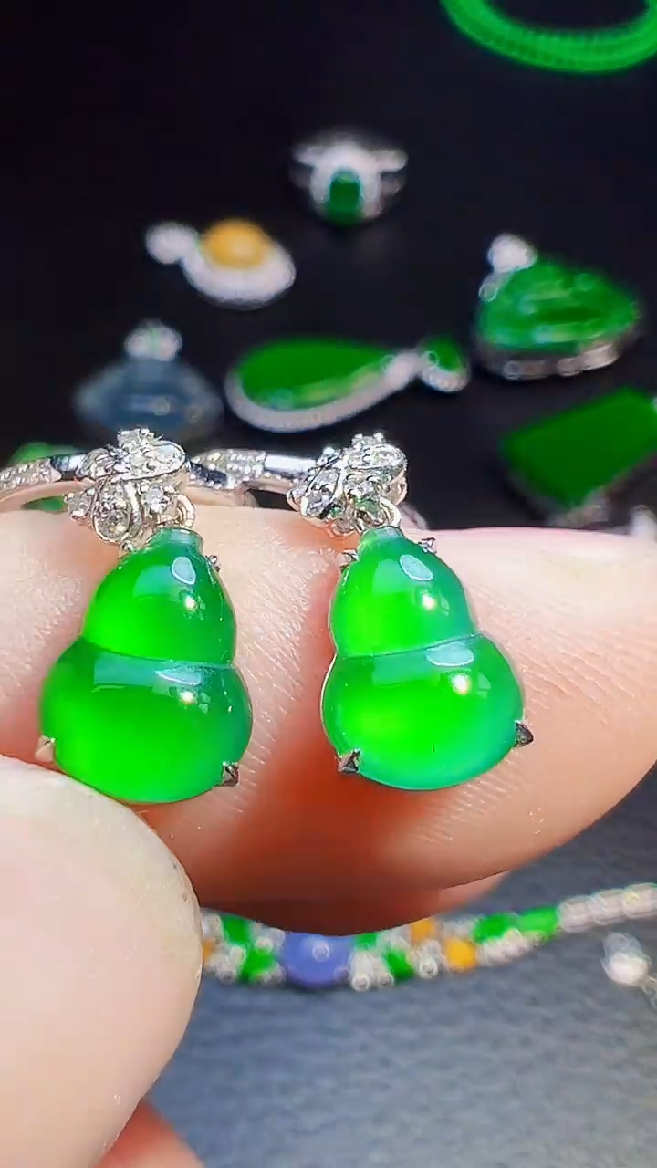 18K金镶嵌翡翠耳饰李*晶翡翠