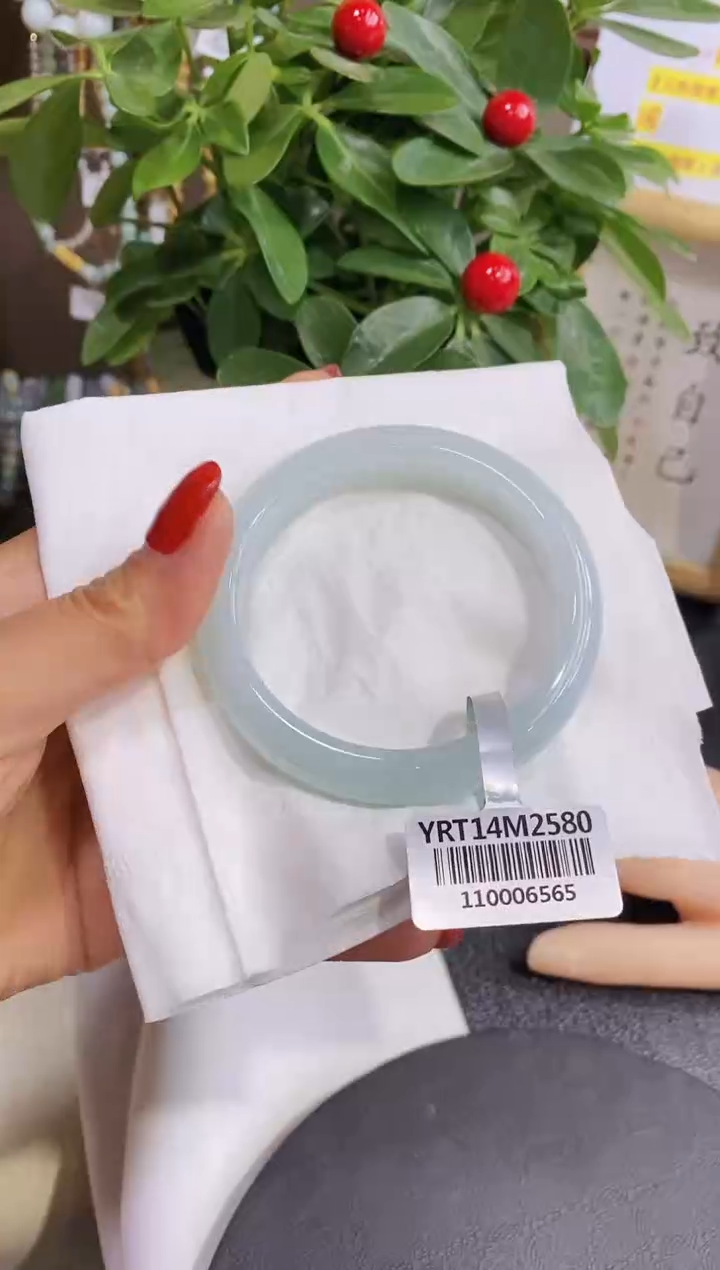 【闪购商品】翡翠手镯未镶嵌82圈口54-56/12.4*8.2