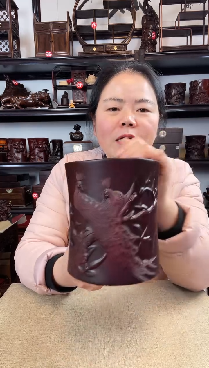 木老李红木工艺品孔雀笔筒