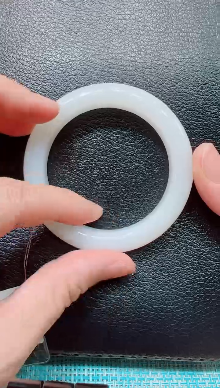 和田玉手镯未镶嵌手镯