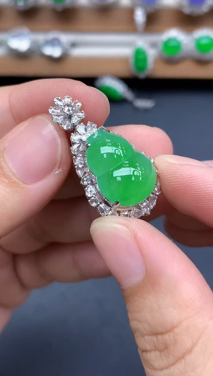 颈饰18K金镶嵌翡翠682-中国好珍宝