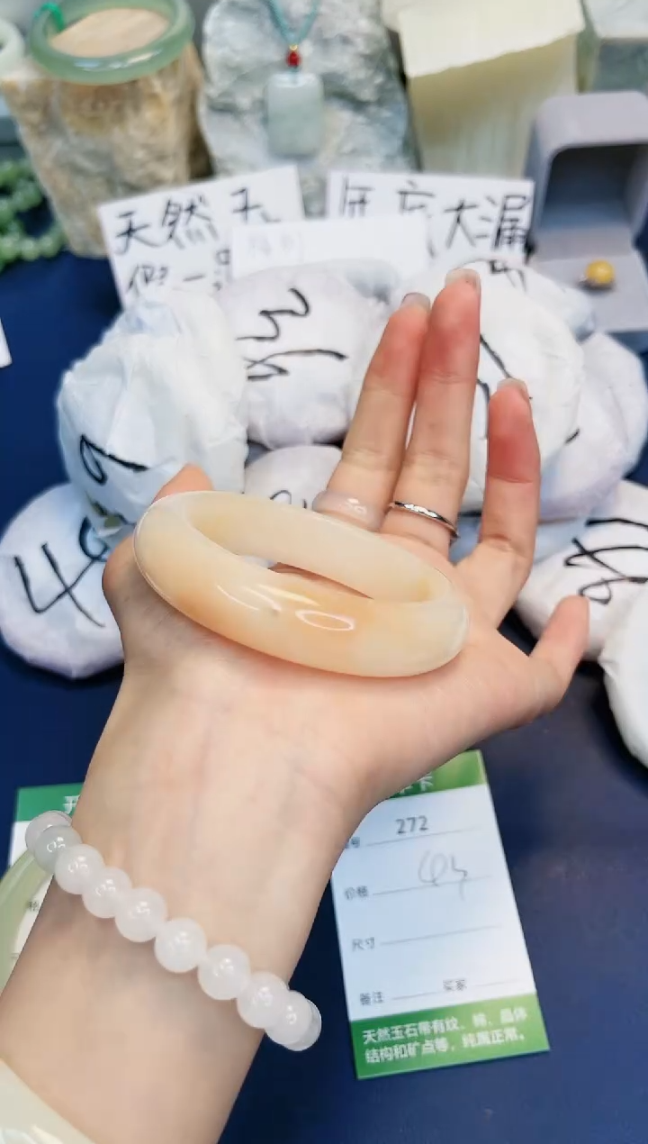 【闪购商品】石英质玉手镯未镶嵌272