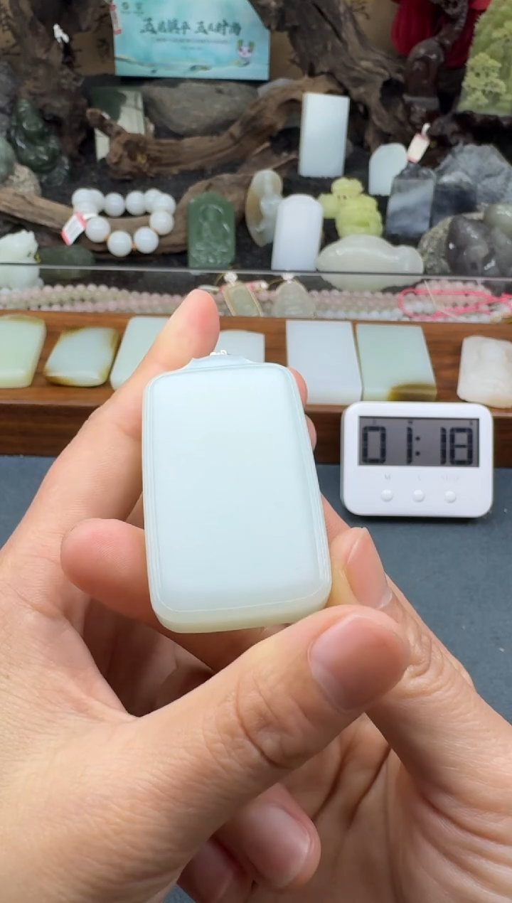 和田玉未镶嵌颈饰多多