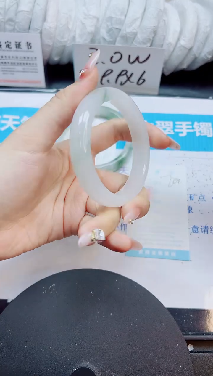 【闪购商品】石英质玉未镶嵌手镯700/60.2