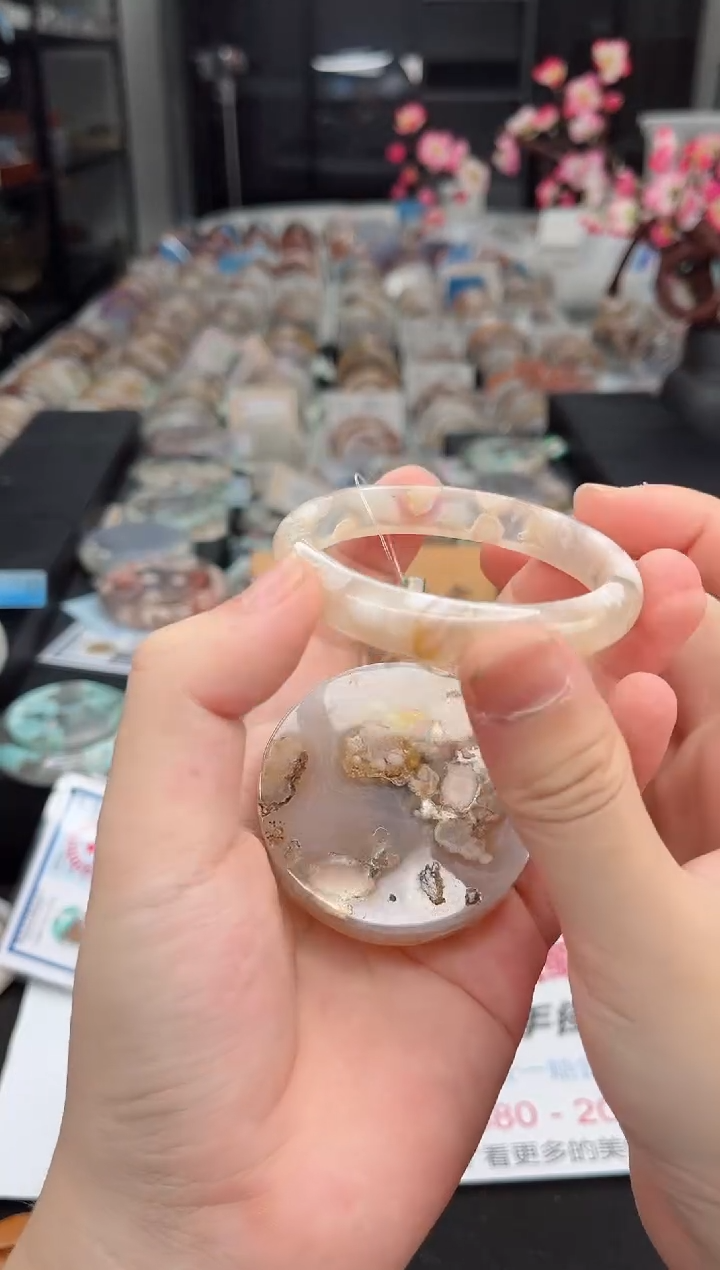 石英质玉手镯未镶嵌56圈口（赠送镯心）6600199