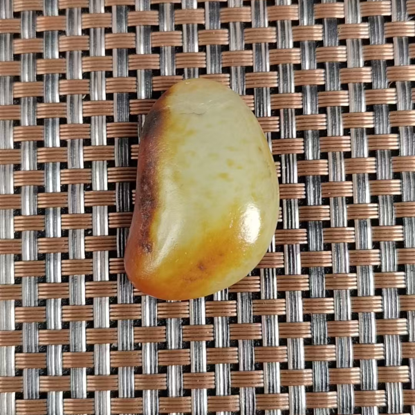 巴依哥精美和田玉22.3克