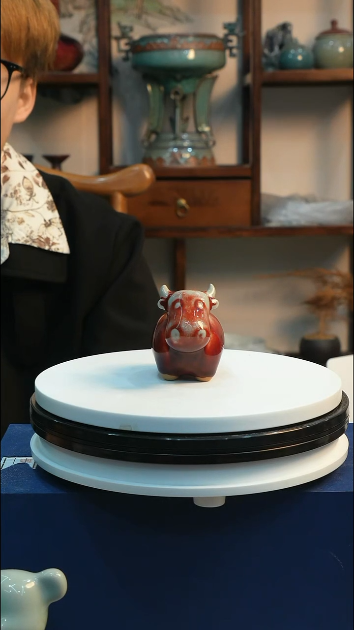 钧瓷钧红釉生肖牛摆件