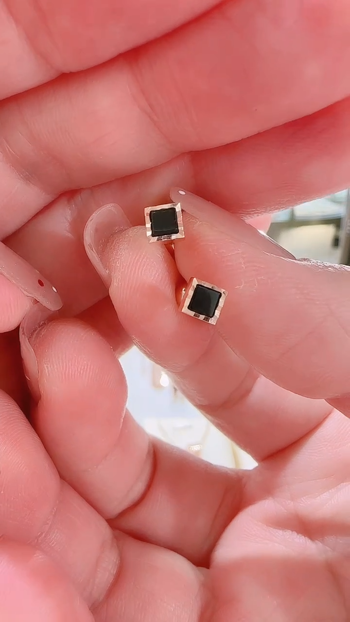 【闪购商品】玛瑙/玉髓耳饰18K金镶嵌耳饰