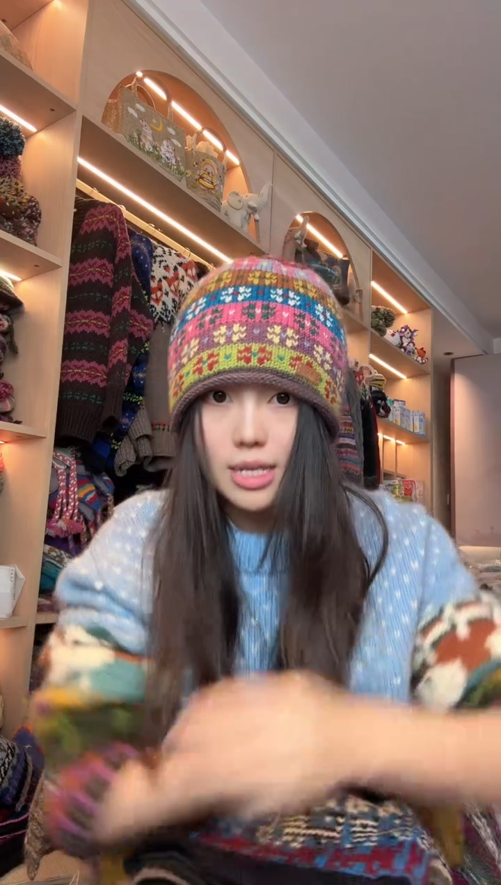 羊毛咖色四叶草卷边帽